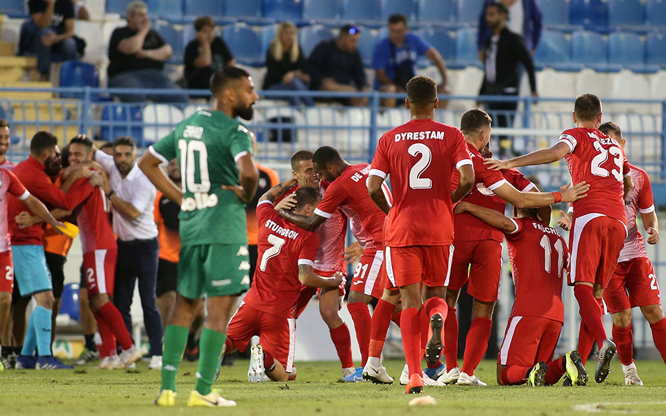 ψάχνoντας-τις-χαμένες-γραμμές-του-var-2341332