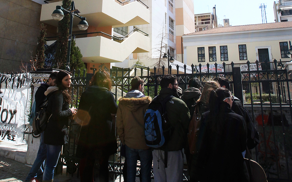 συνέλευση-παρωδία-στη-νομική-2342733