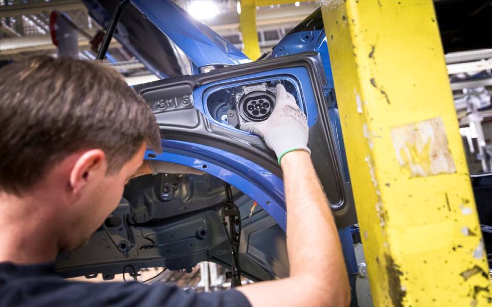 η-volvo-cars-ακομη-ενα-βημα-στην-ηλεκτροκινηση-2342665