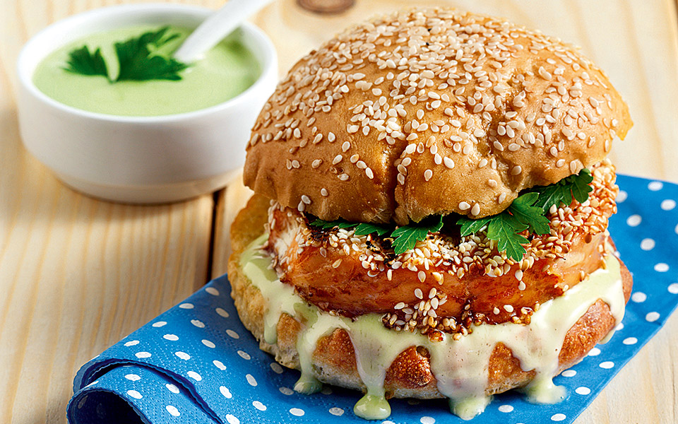μπέργκερ-σολομού-με-πικάντικη-μαγιον-2341208