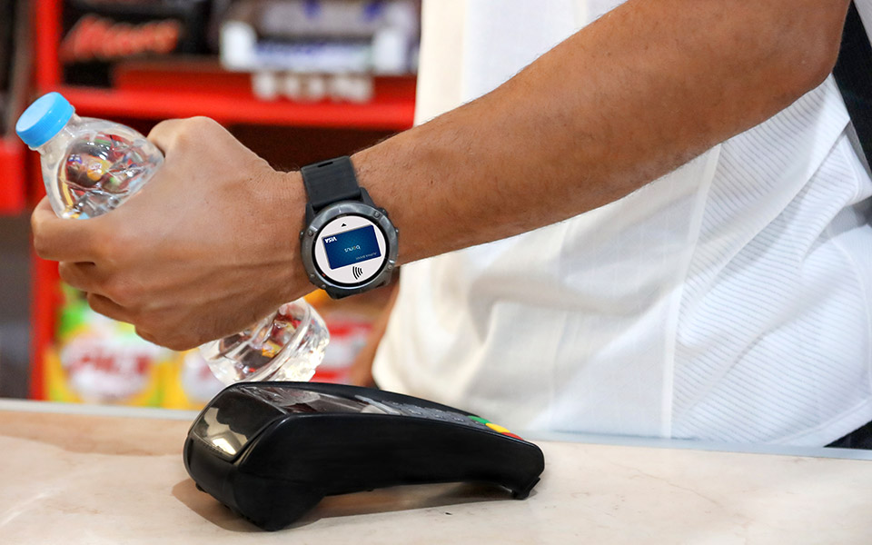 πλαστικό-χρήμα-στον-καρπό-2343308