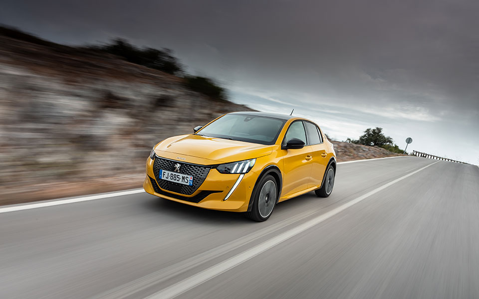 νέο-peugeot-208-τραβάει-το-βλέμμα-με-το-καλημέρ-2343036