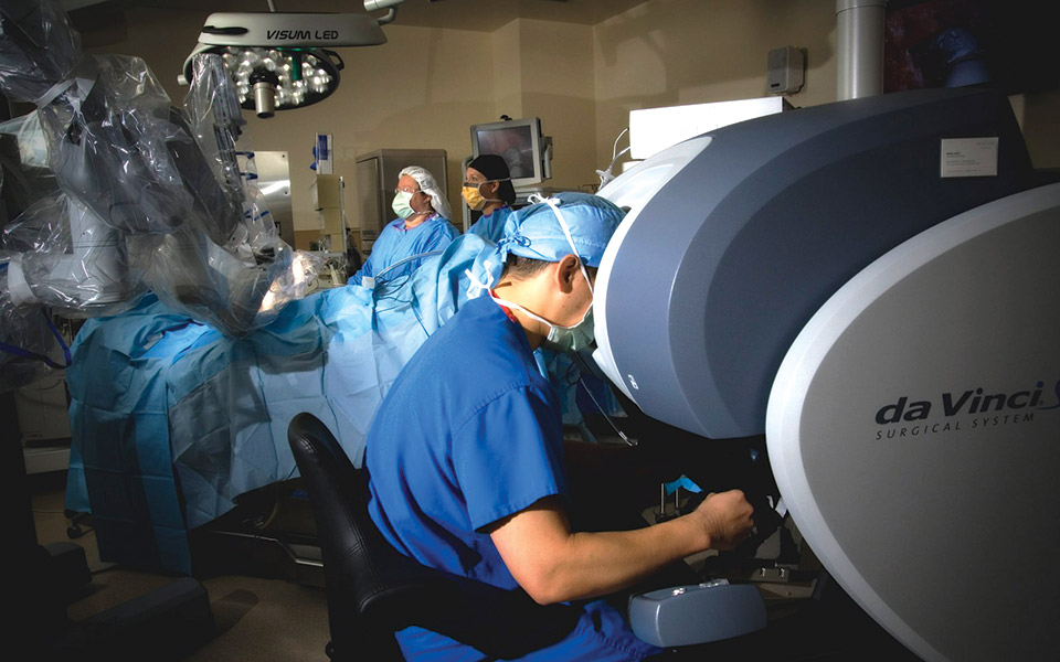 metropolitan-hospital-το-μόνο-στην-ελλάδα-με-davinci-xi-davinci-si-για-ελ-2344849