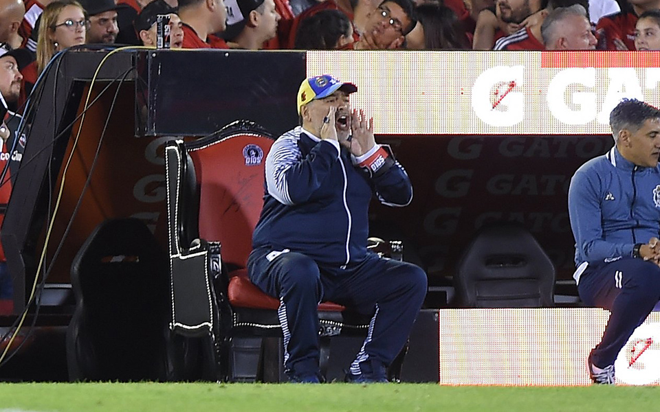 γενέθλια-σε-θρόνο-για-τον-μαραντόνα-βί-2345008