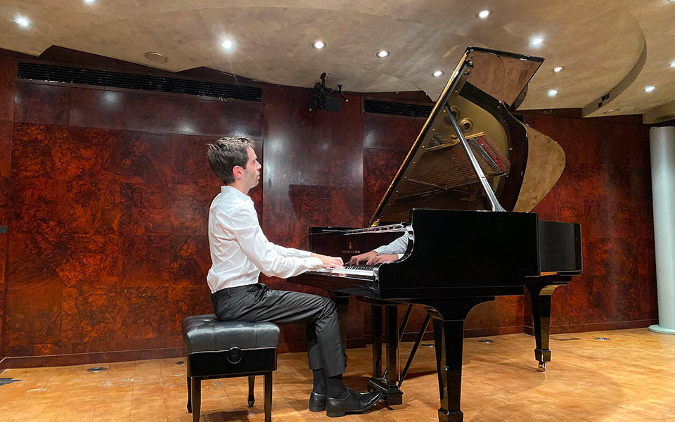 η-απατηλή-φυσικότητα-της-γοητευτικ-2344753