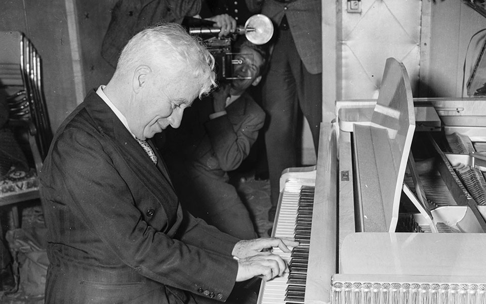 ο-άγνωστος-μουσικός-σαρλό-2344889