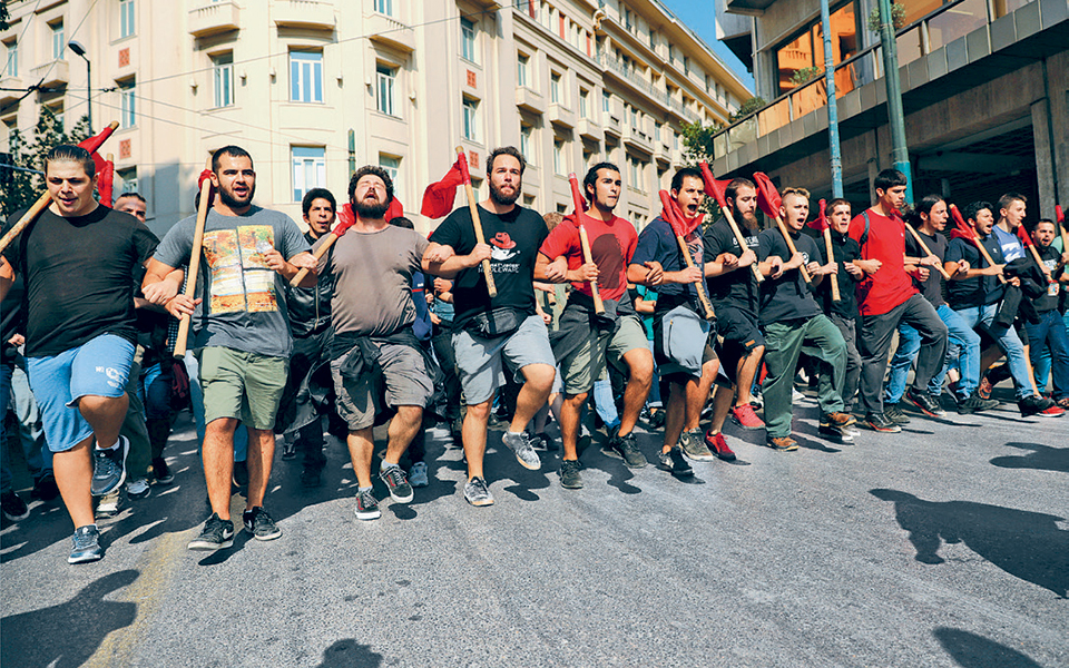 ο-σαρλό-παίζει-με-την-υδρόγειο-2342847