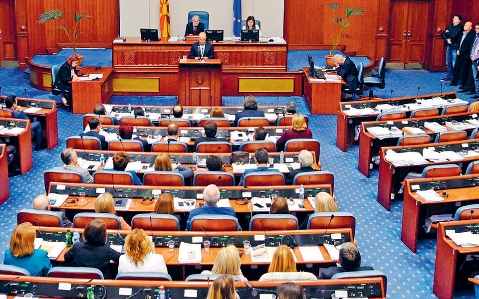 στον-αέρα-το-erga-omnes-με-τα-σκόπια-2343285