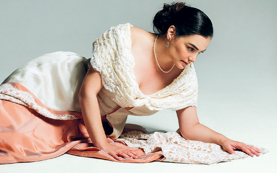 δύο-γυναίκες-ένας-κήπος-με-κερασιές-2341517