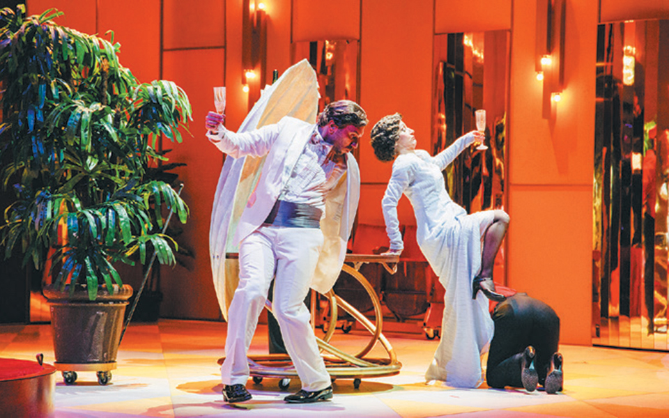 ενα-ερωτικό-σκάνδαλο-γίνεται-σύγχρον-2344010