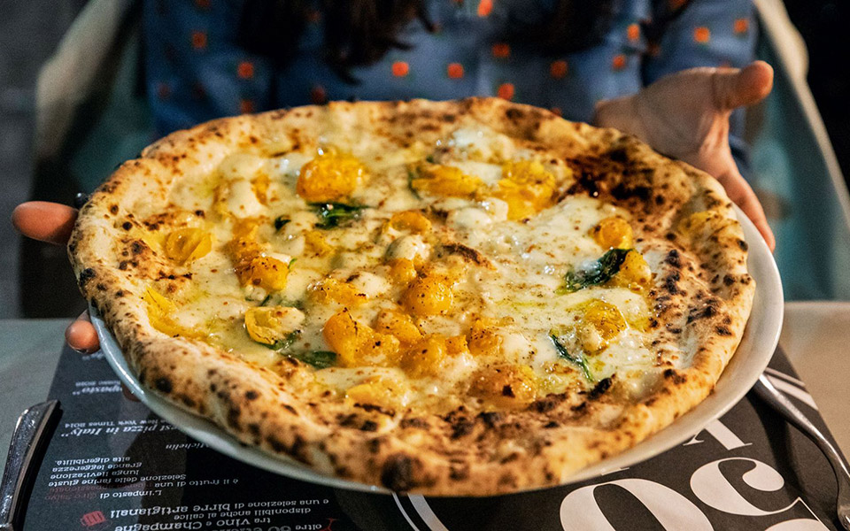 τρώμε-πίτσα-στη-νάπολη-2341125
