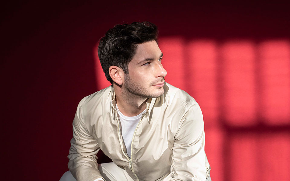 ενα-εικοσιτετράωρο-με-τον-τραγουδιστ-2343114