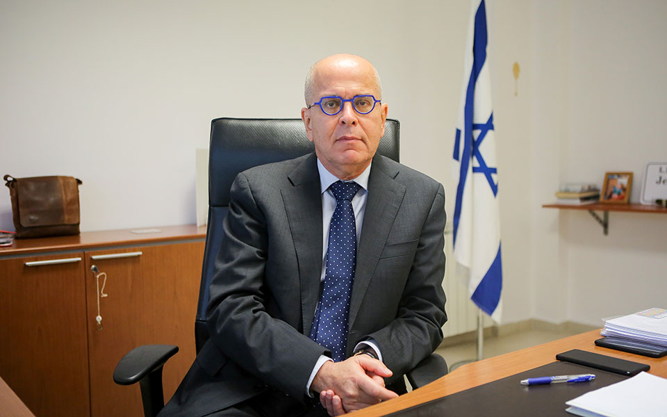 γιόσι-αμράνι-στην-κ-επενδύστε-στην-ε-2343017