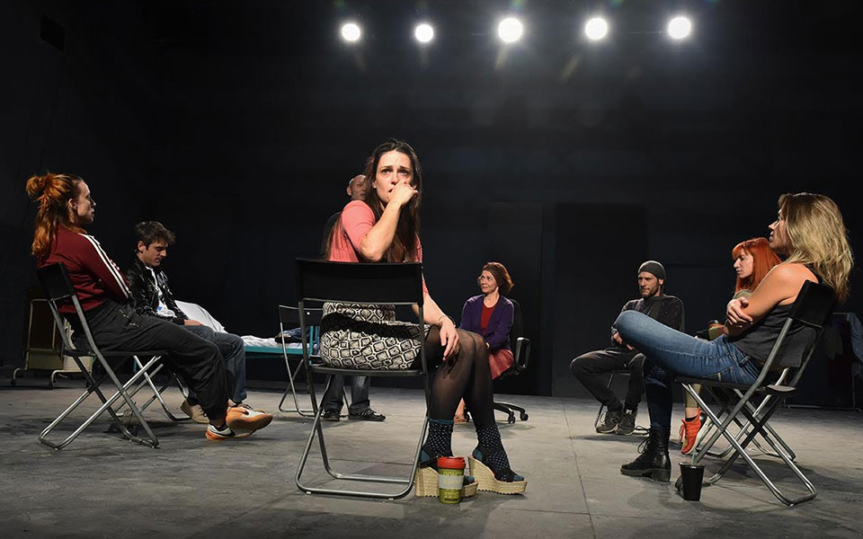 μια-παράσταση-που-αξίζει-να-προτείνει-2341770