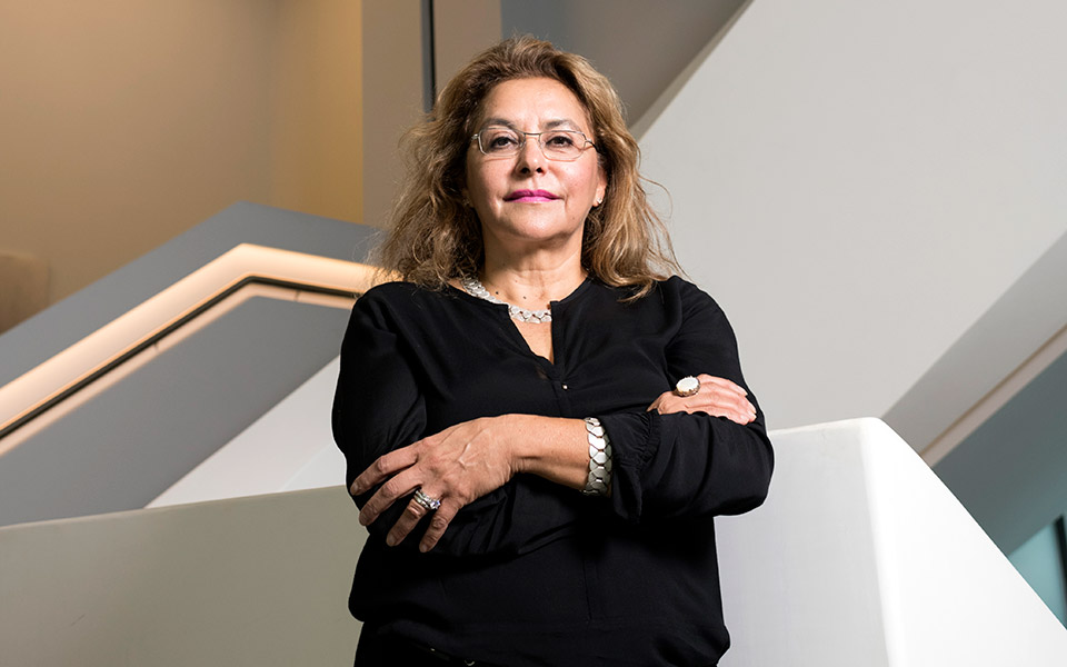 farah-barnes-όταν-φωτίζεις-ένα-αριστούργημα-2344886