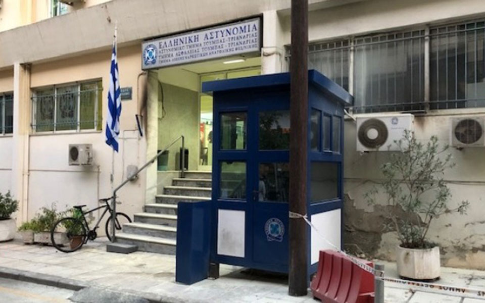 θεσσαλονίκη-επίθεση-με-μολότοφ-τα-ξημ-2341459