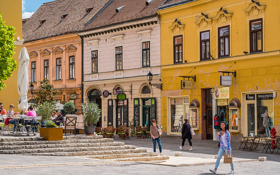 πετς-σταυροδρόμι-πολιτισμού-2345987
