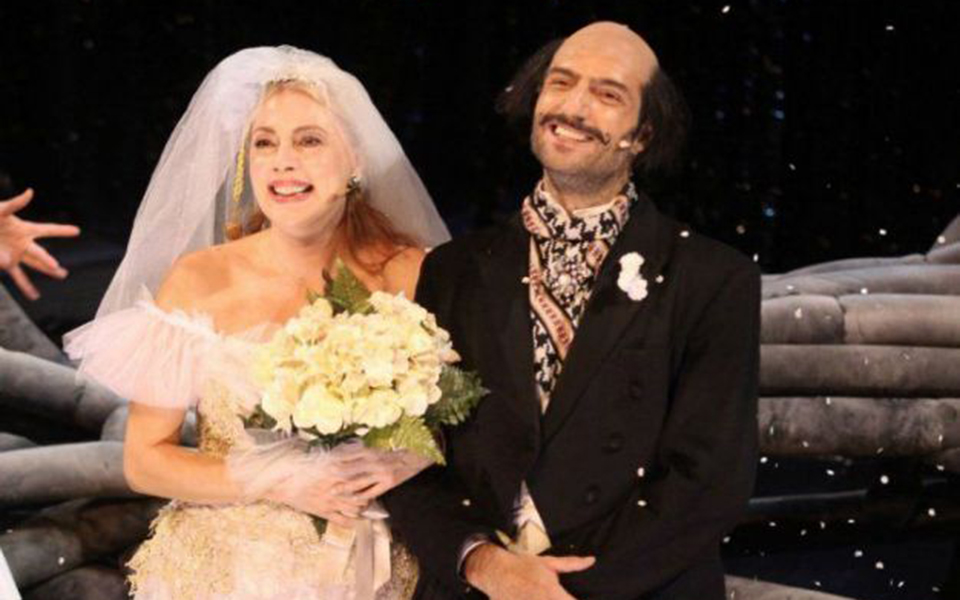 κουτρούλης-με-φρουφρού-και-νάζια-2347232