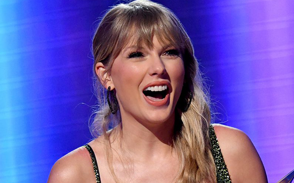 βραδιά-ρεκόρ-για-τη-βασίλισσα-τέιλορ-2349860