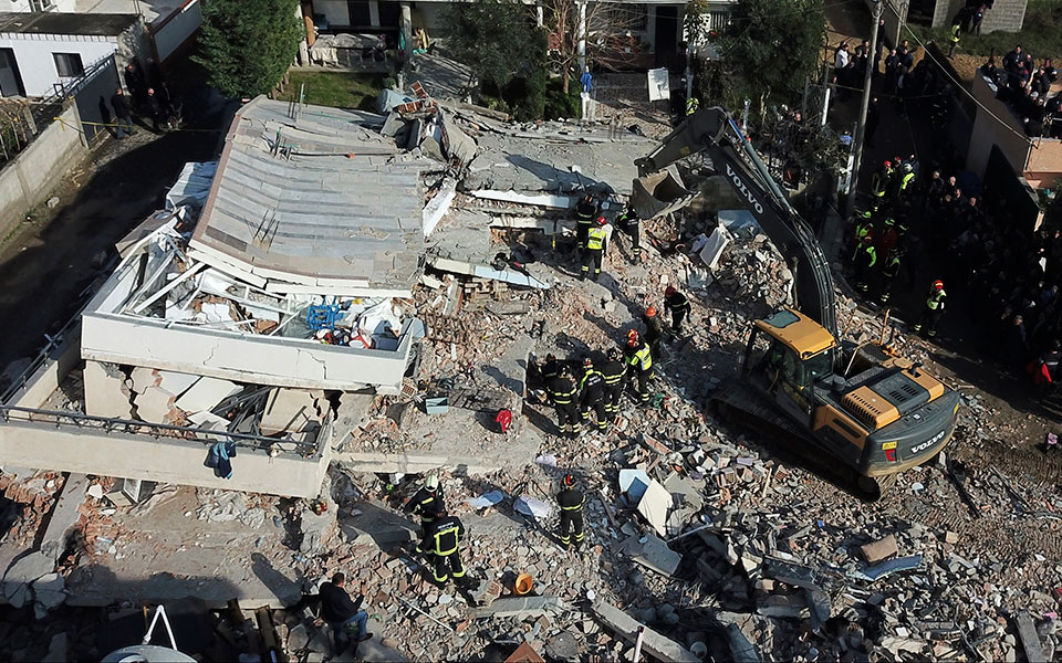 στους-30-οι-νεκροί-από-τον-σεισμό-στην-αλ-2350119