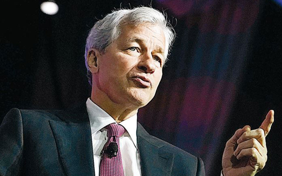 τζέιμι-ντάιμον-στην-κ-η-ελλάδα-βρίσκ-2349578