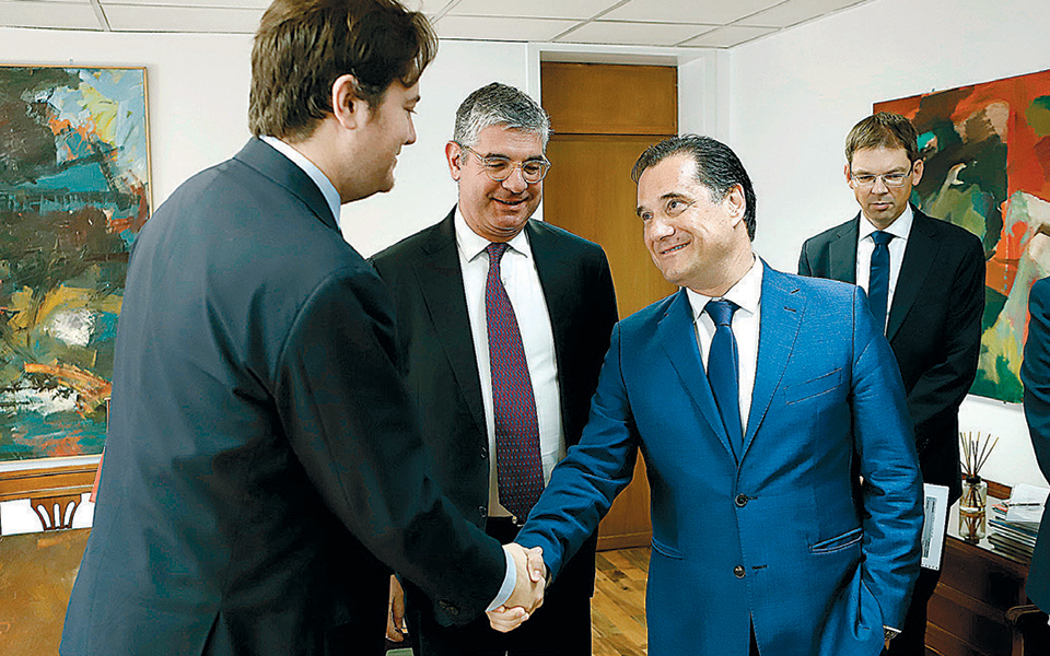 πάλι-εμείς-στο-κενό-2350135