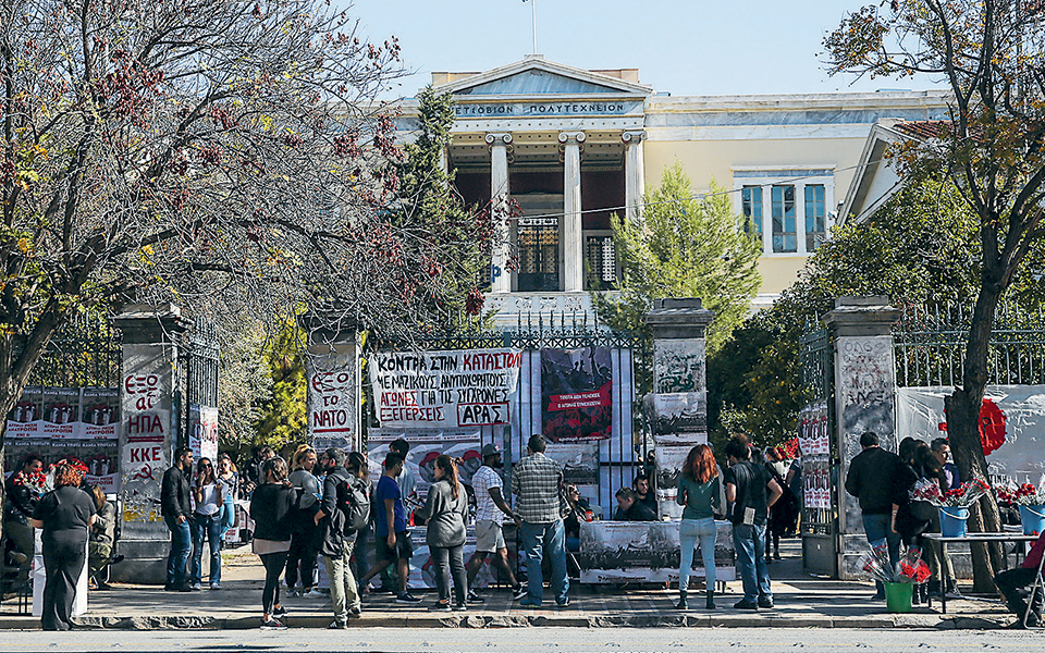 πολυτεχνείο-το-μαύρο-μπλοκ-ανησυχε-2348029