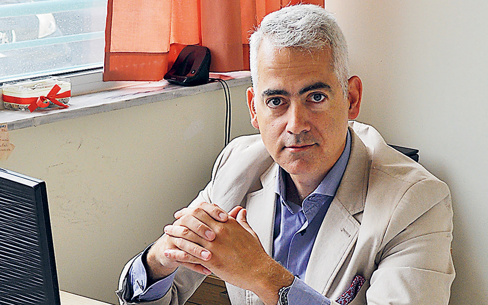 χρ-λιάπης-στο-κεθεα-πηγαίνω-χωρίς-κομ-2348032