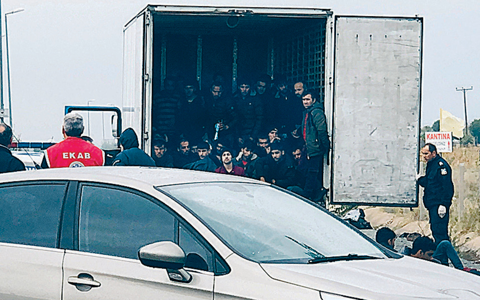 από-2-500-ευρώ-η-ταρίφα-για-τους-μετανάστ-2345876