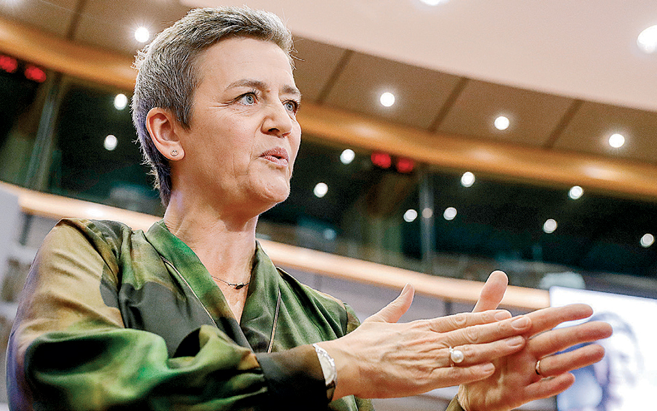 η-γυναίκα-που-τα-βάζει-με-τη-silicon-valley-2349189