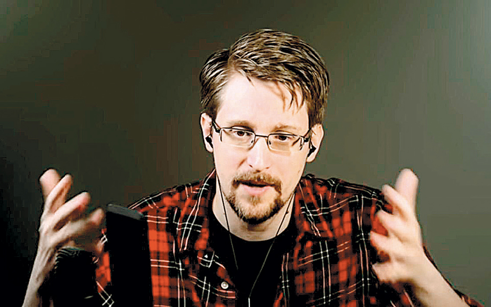 εντουαρντ-σνόουντεν-ολοι-οι-έφηβοι-εί-2346723