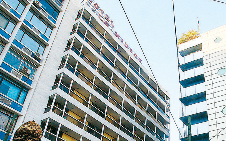 h-ξενοδοχειακή-αναγέννηση-της-πλατεία-2349889