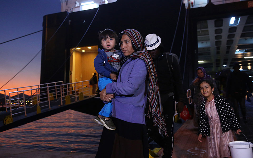 στο-κόκκινο-το-μεταναστευτικό-με-μπ-2345715