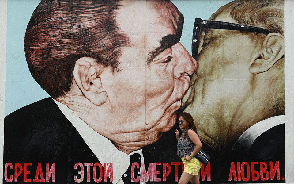 ο-ανήσυχος-αμερικανός-που-πέρασε-το-τε-2345450