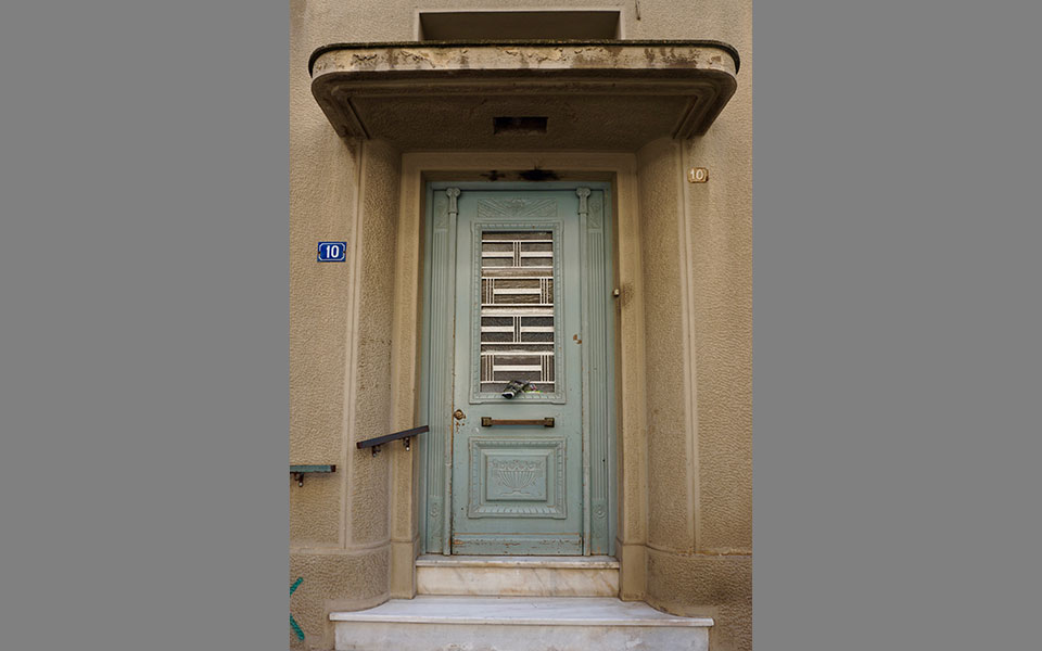 τα-λαϊκά-θυρώματα-του-μεσοπολέμου-στι-2349639