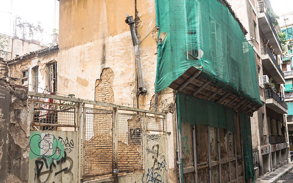 το-φασκιωμένο-σπίτι-της-οδού-φωκαίας-2348163