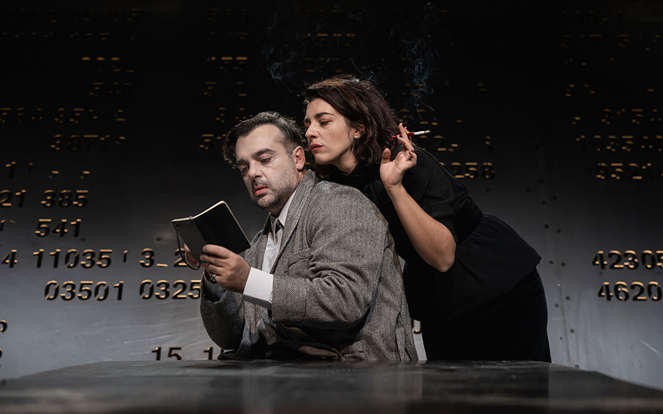 παράσταση-θολή-χωρίς-ισορροπία-2348182