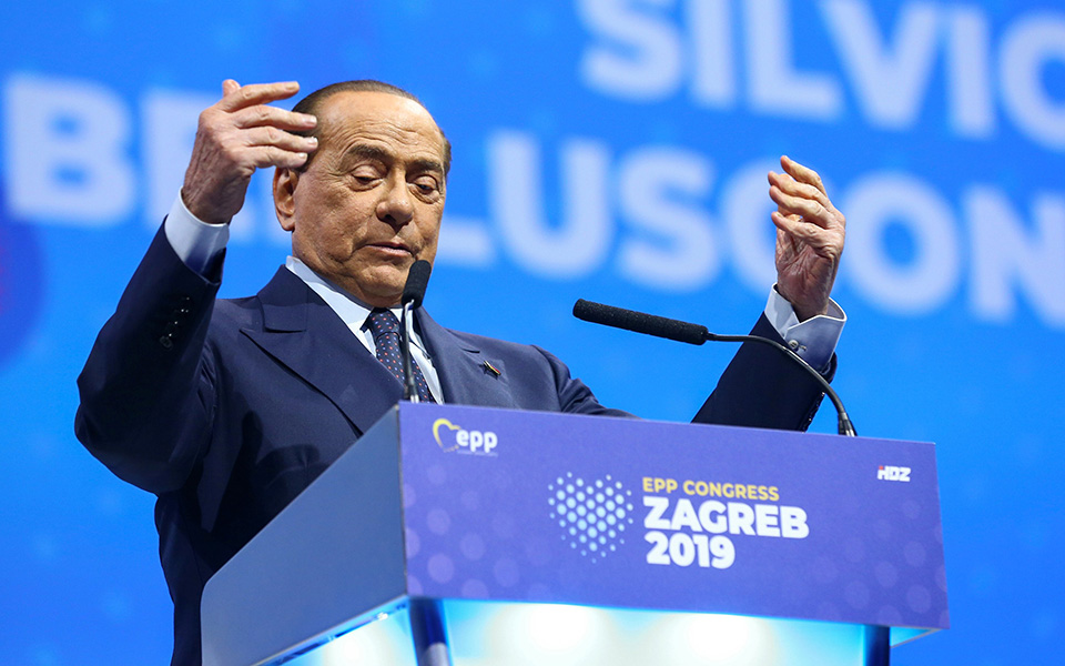 στο-νοσοκομείο-ο-σίλβιο-μπερλουσκόνι-2349436