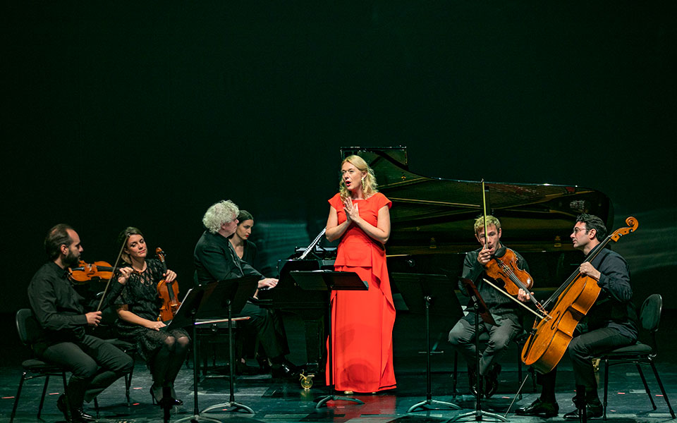 ρεσιτάλ-ενδιαφέρον-στα-χαρτιά-προβλη-2346852