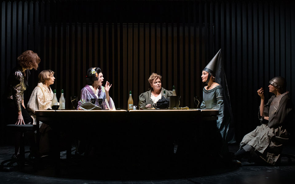 eνα-ενδιαφέρον-έργο-για-το-γυναικείο-ζή-2350587