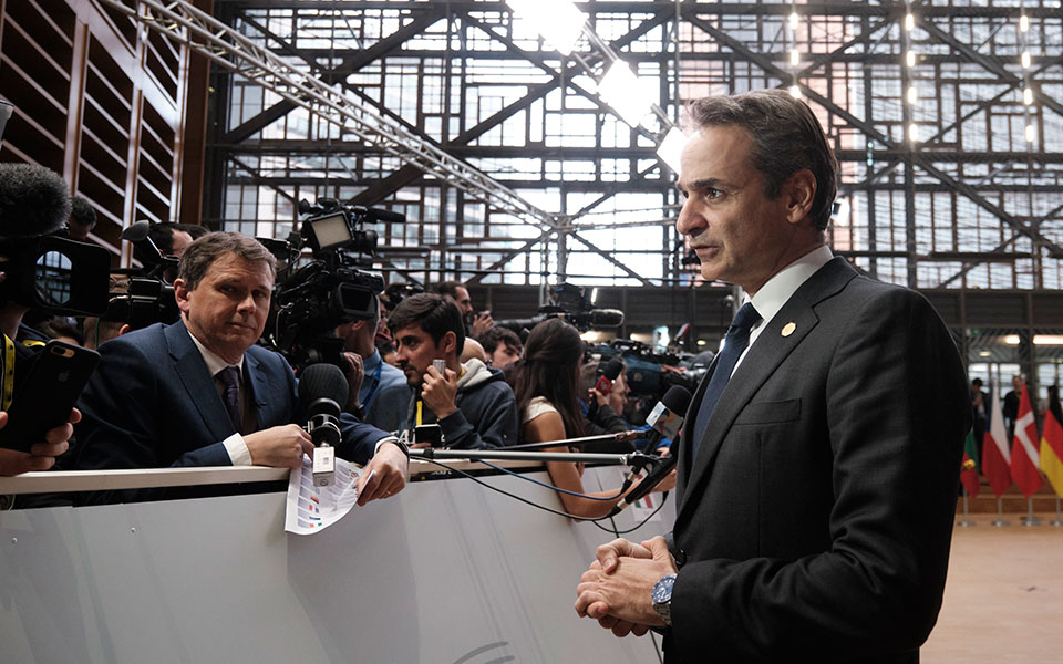 κυρ-μητσοτάκης-η-ευρώπη-υψώνει-διπλωμ-2352505