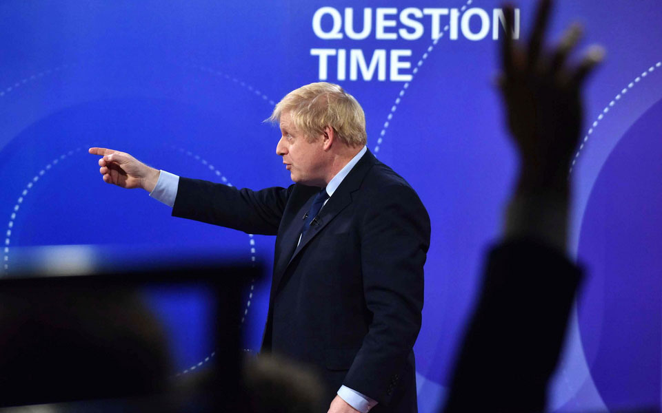 ο-τζόνσον-πολιορκεί-και-τα-προπύργια-τ-2351781