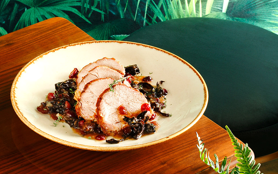 χοιρινός-λαιμός-με-άγρια-μανιτάρια-κα-2352597