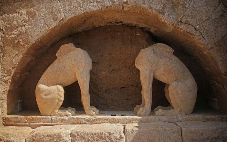 η-σφίγγα-της-αμφίπολης-αποκτά-ξανά-πρό-2352075