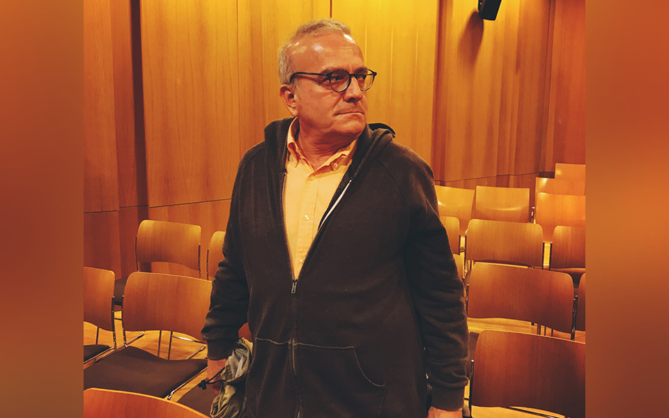 ενα-εικοσιτετράωρο-με-τον-στιχουργό-α-2355343