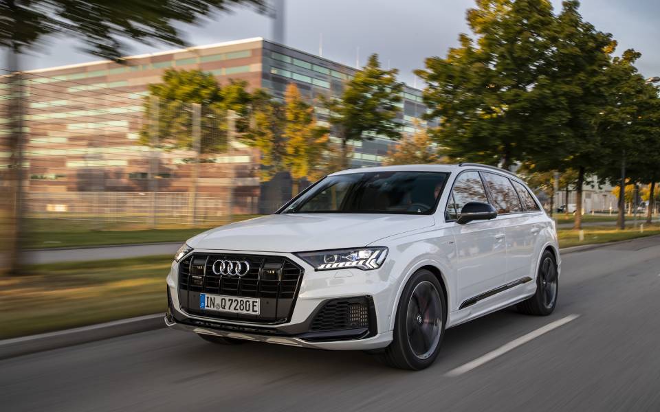 νέο-audi-q7-tfsi-e-quattro-plug-in-hybrid-με-πολυτέλεια-και-χώρους-2352061
