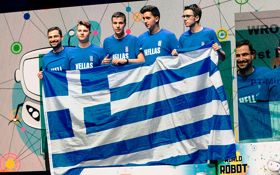 η-ελληνική-σημαία-στην-κορυφή-της-ολυμ-2353904