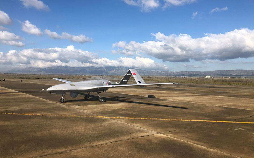 προσγειώθηκε-στο-κατεχόμενο-λευκόνο-2352999