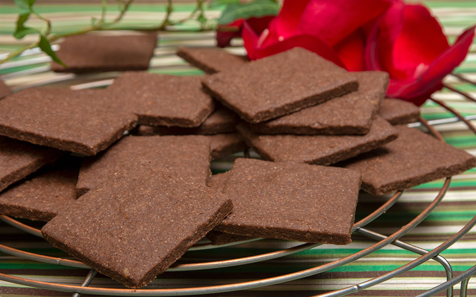 τραγανά-μπισκότα-με-κακάο-και-άρωμα-πο-2352615