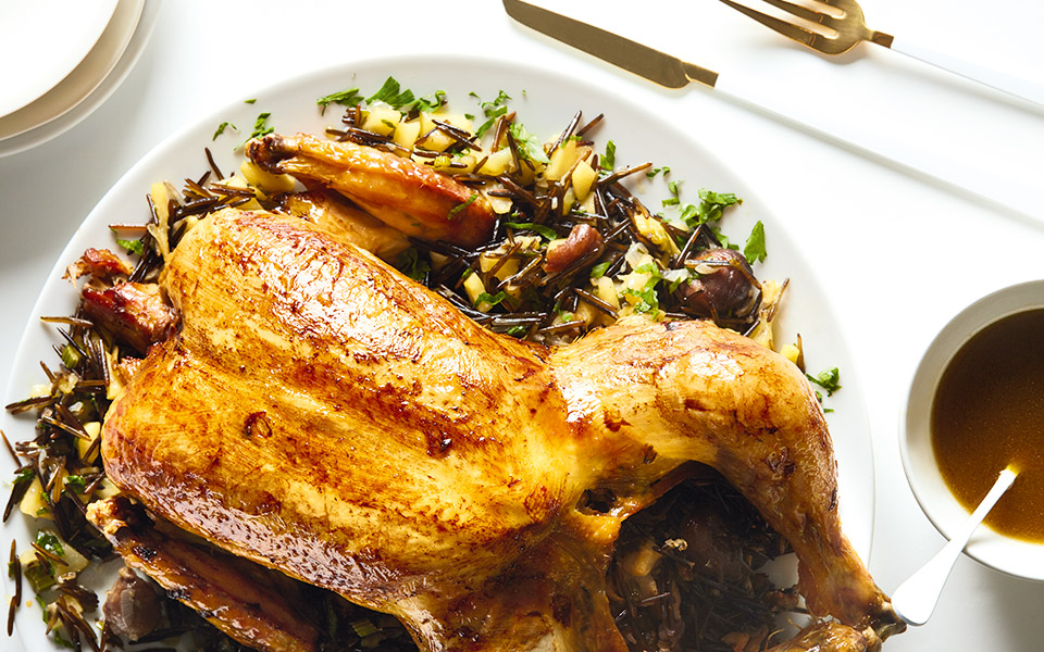 καπόνι-με-άγριο-ρύζι-κάστανα-και-μήλα-2351321